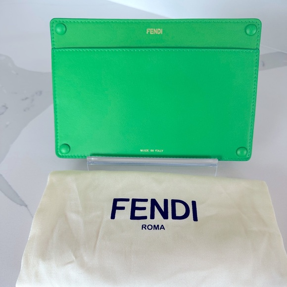 ❌❌SOLD❌❌AUTH Fendi FF Large Green Peekaboo Clutch Pouch 8x7 - Picture 2 of 6
